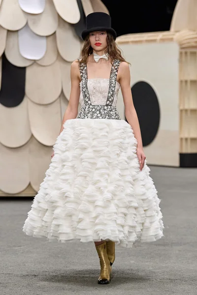 Look 48